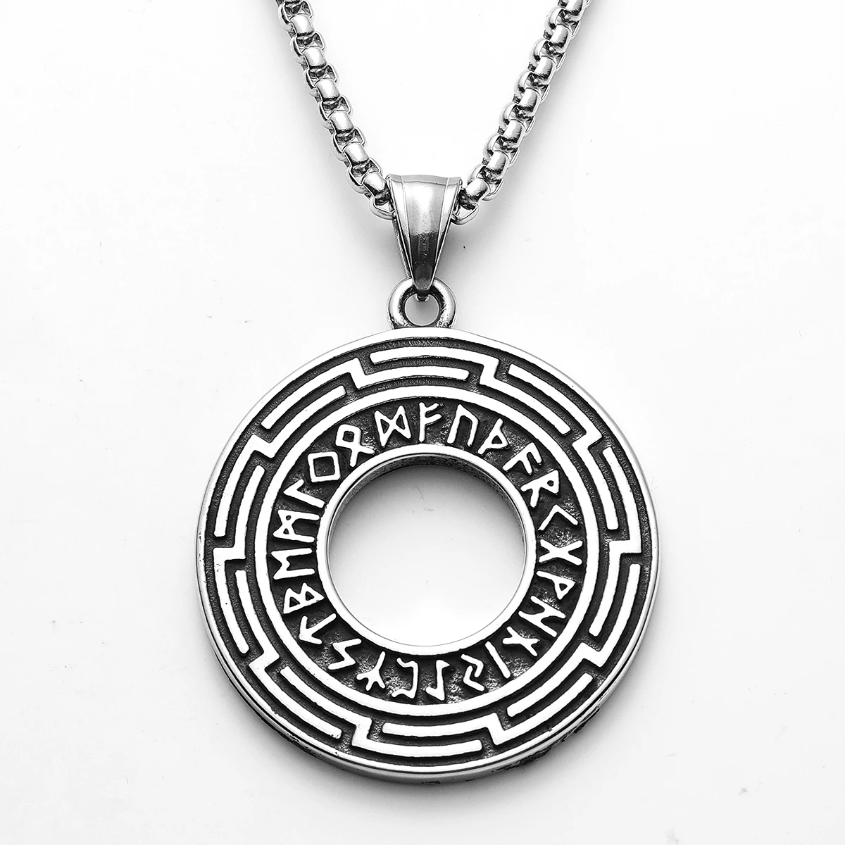 Sculpt Rings™ Viking Rune Maze Pendant – 316L Stainless Steel Round Necklace