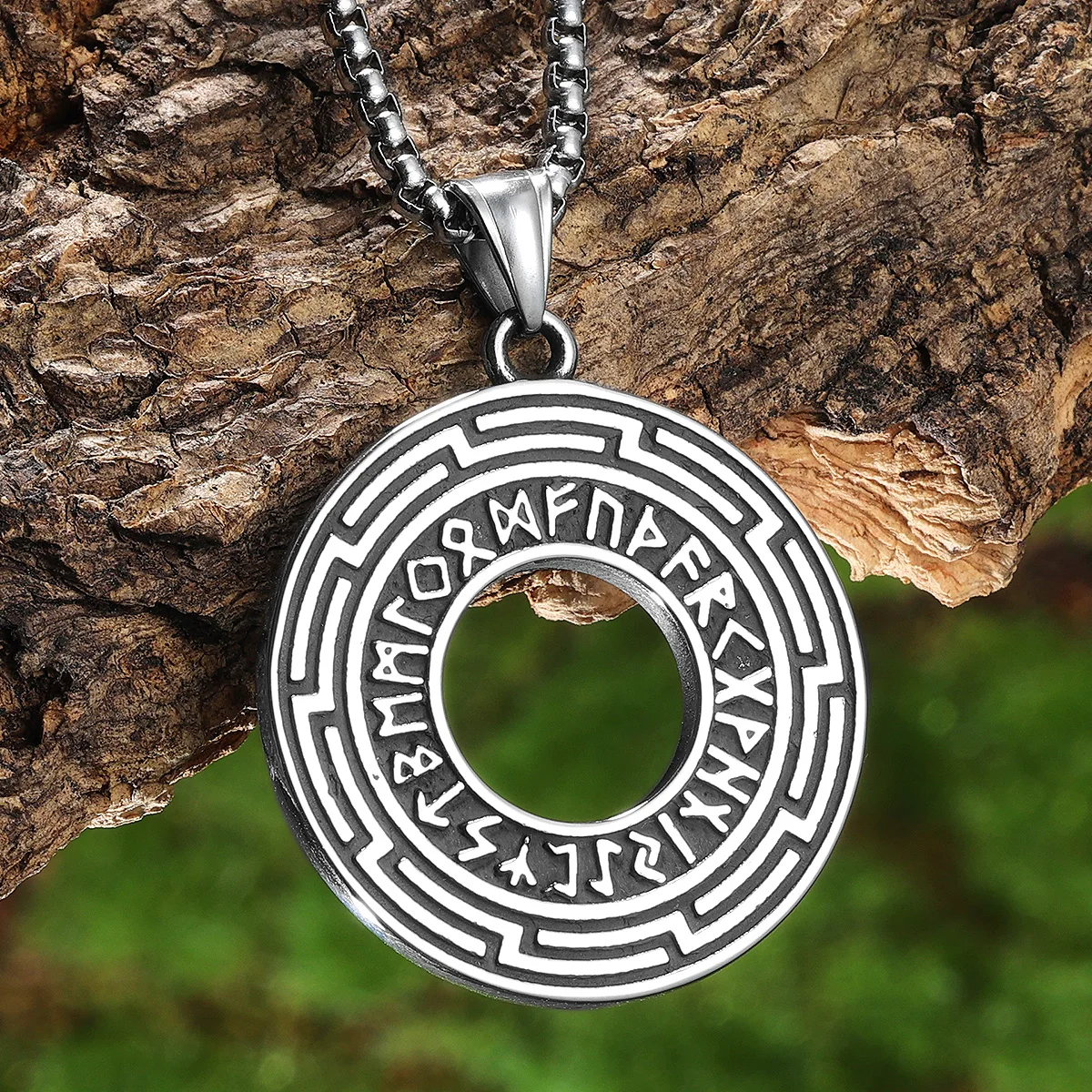 Sculpt Rings™ Viking Rune Maze Pendant – 316L Stainless Steel Round Necklace