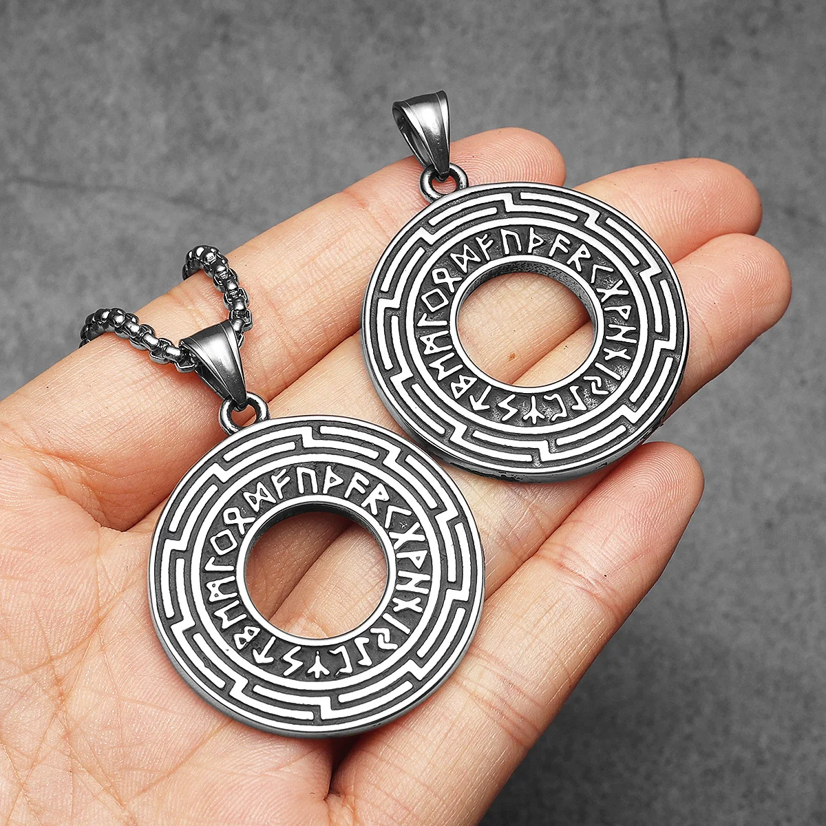 Sculpt Rings™ Viking Rune Maze Pendant – 316L Stainless Steel Round Necklace