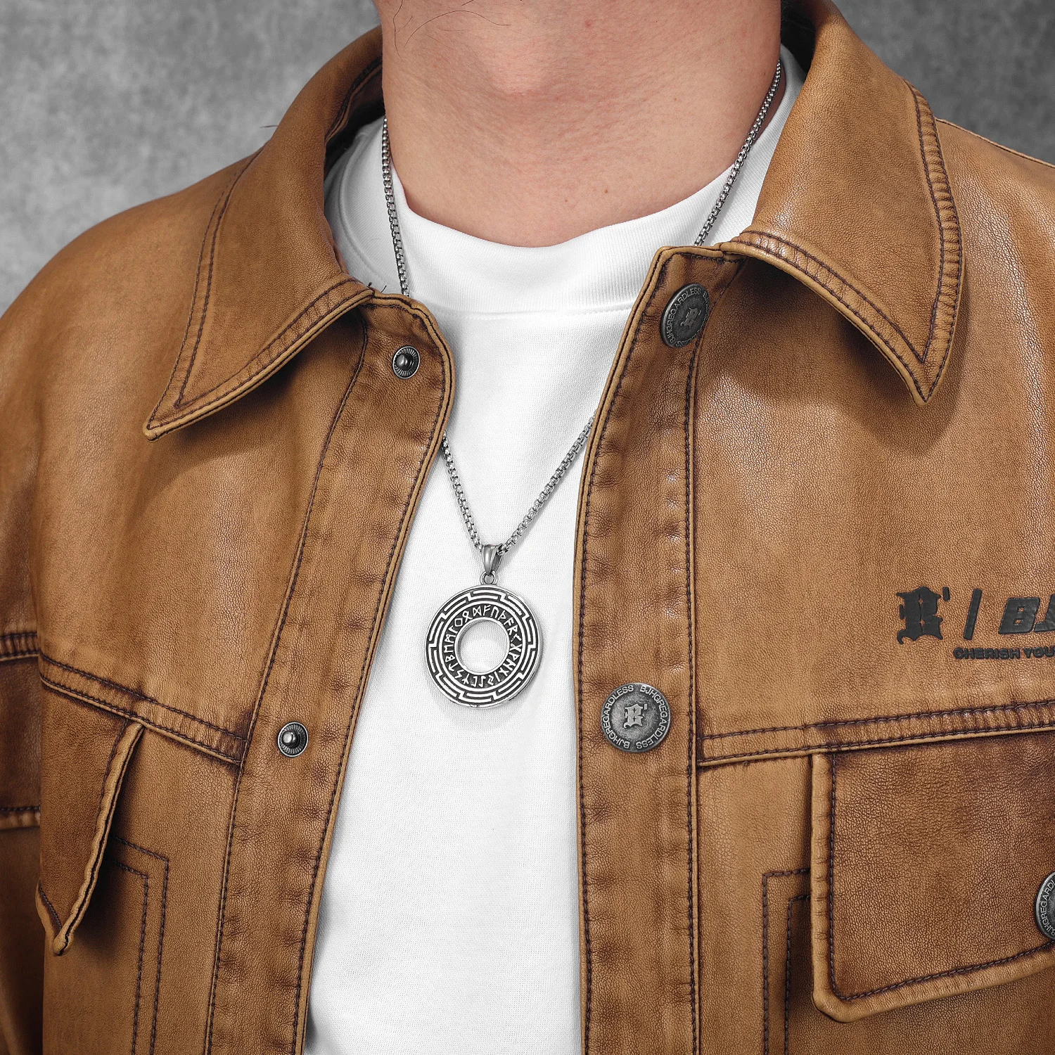 Sculpt Rings™ Viking Rune Maze Pendant – 316L Stainless Steel Round Necklace