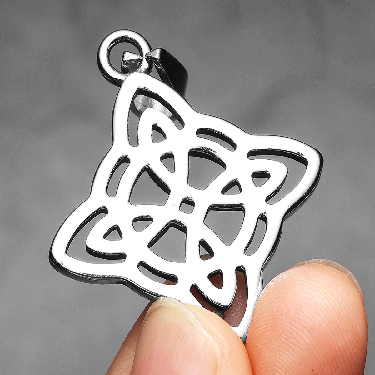 Viking Witch Knot Pendant – Mystic Power by Sculpt Rings™ | 316L Stainless Steel